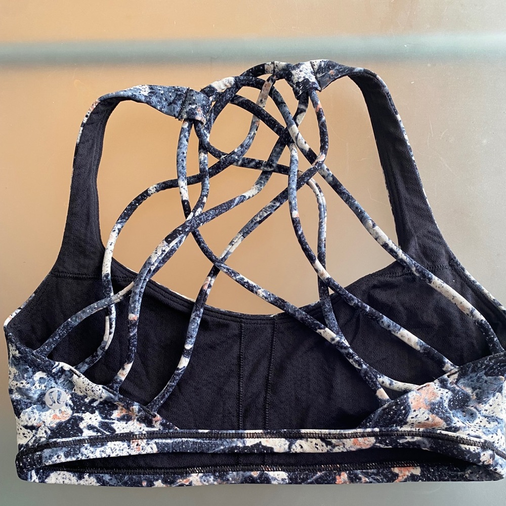 Lululemon sports bra